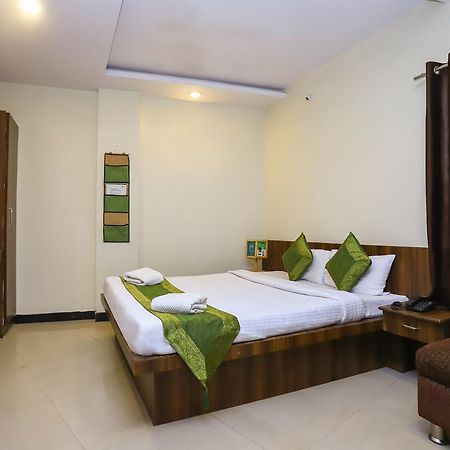 Hotel Ashoka Palace Ujjain Bagian luar foto