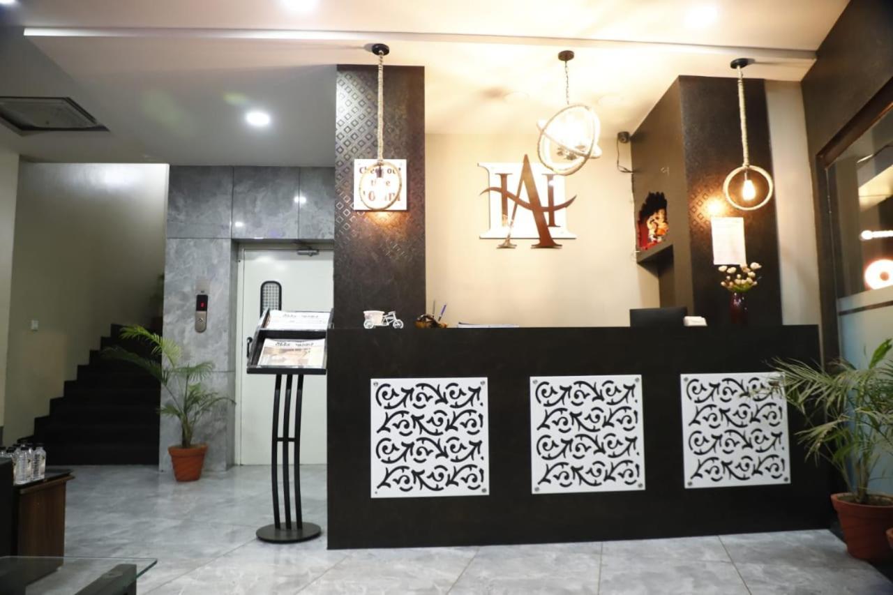 Hotel Ashoka Palace Ujjain Bagian luar foto