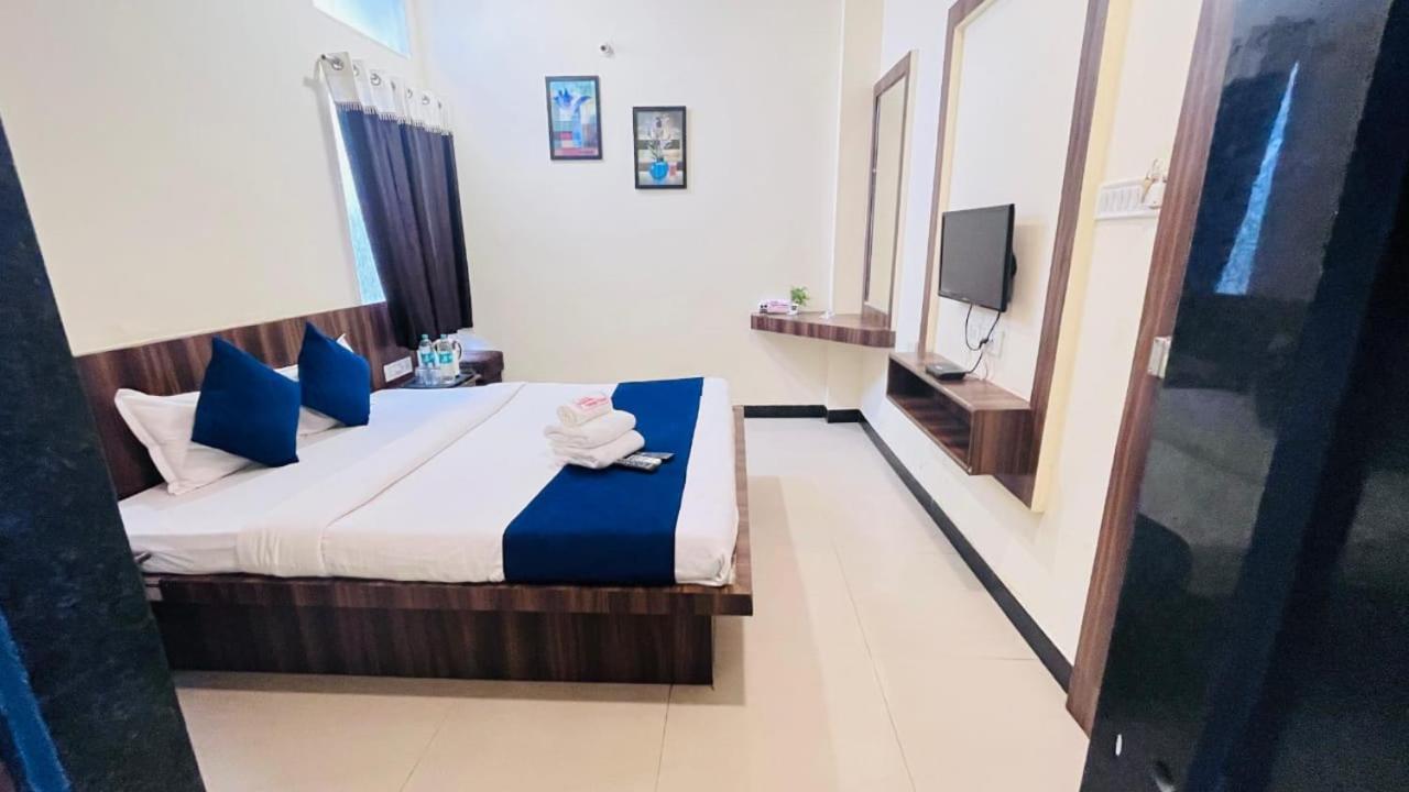 Hotel Ashoka Palace Ujjain Bagian luar foto