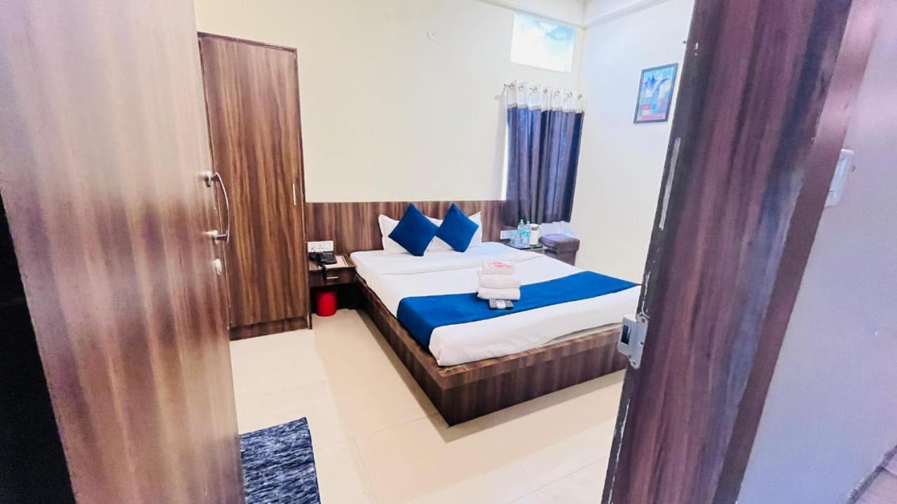 Hotel Ashoka Palace Ujjain Bagian luar foto