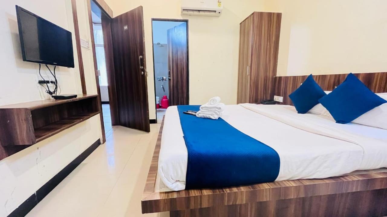 Hotel Ashoka Palace Ujjain Bagian luar foto