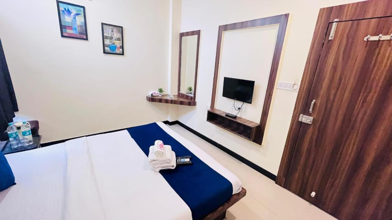 Hotel Ashoka Palace Ujjain Bagian luar foto