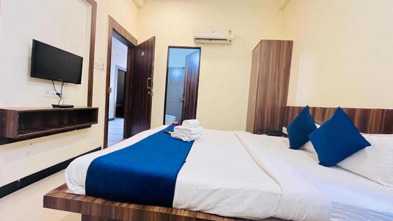Hotel Ashoka Palace Ujjain Bagian luar foto