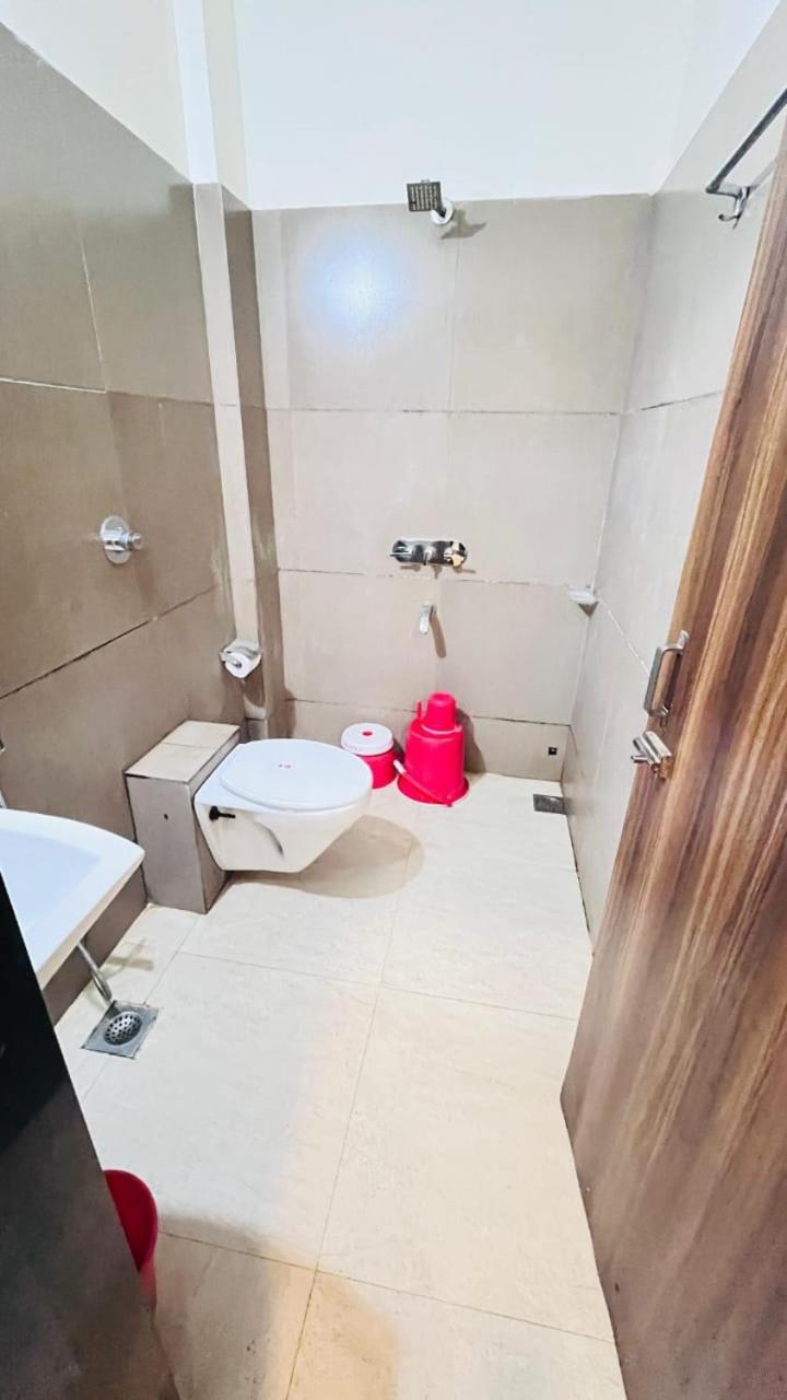 Hotel Ashoka Palace Ujjain Bagian luar foto
