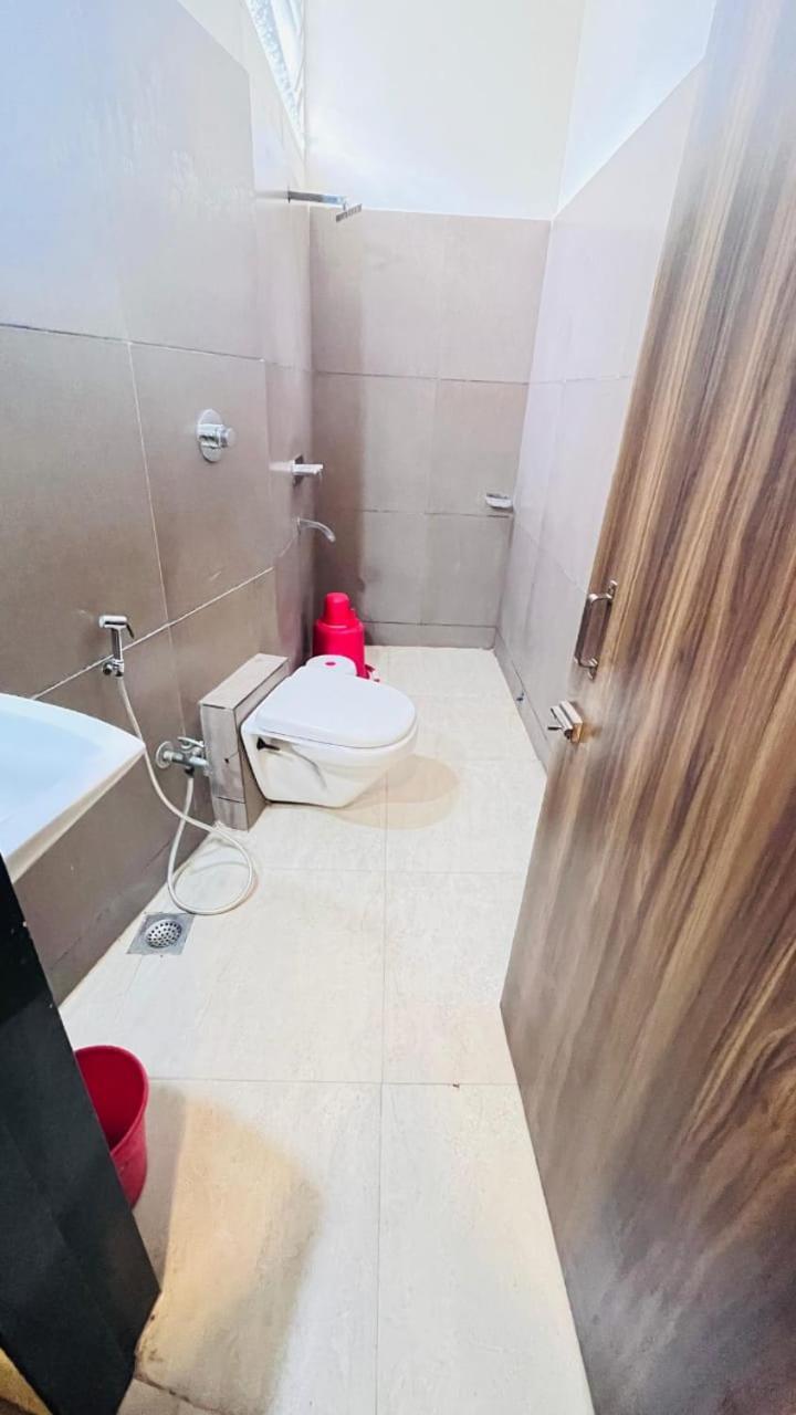 Hotel Ashoka Palace Ujjain Bagian luar foto
