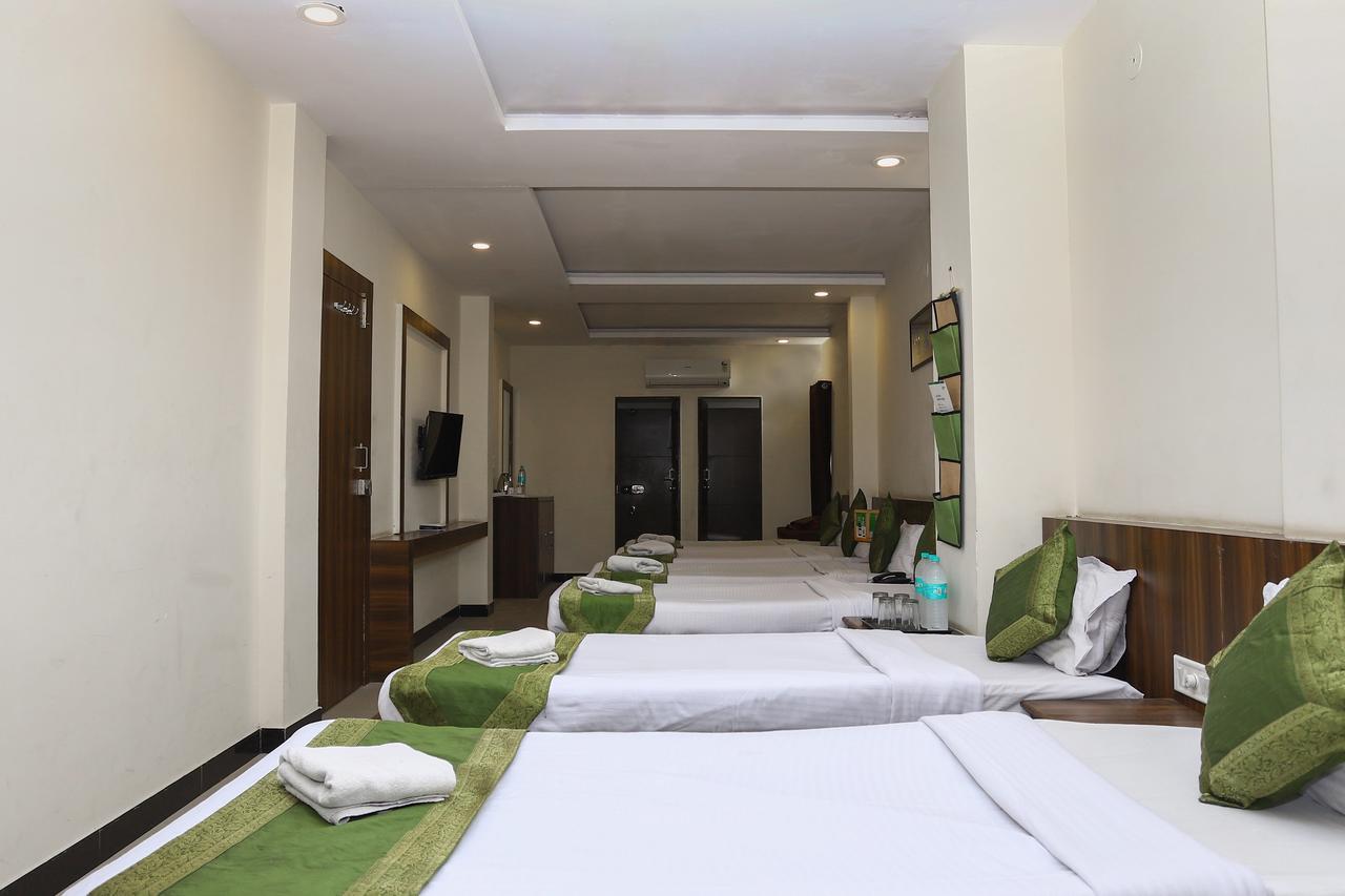 Hotel Ashoka Palace Ujjain Bagian luar foto