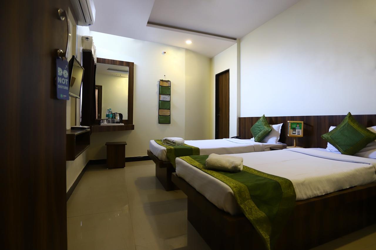 Hotel Ashoka Palace Ujjain Bagian luar foto
