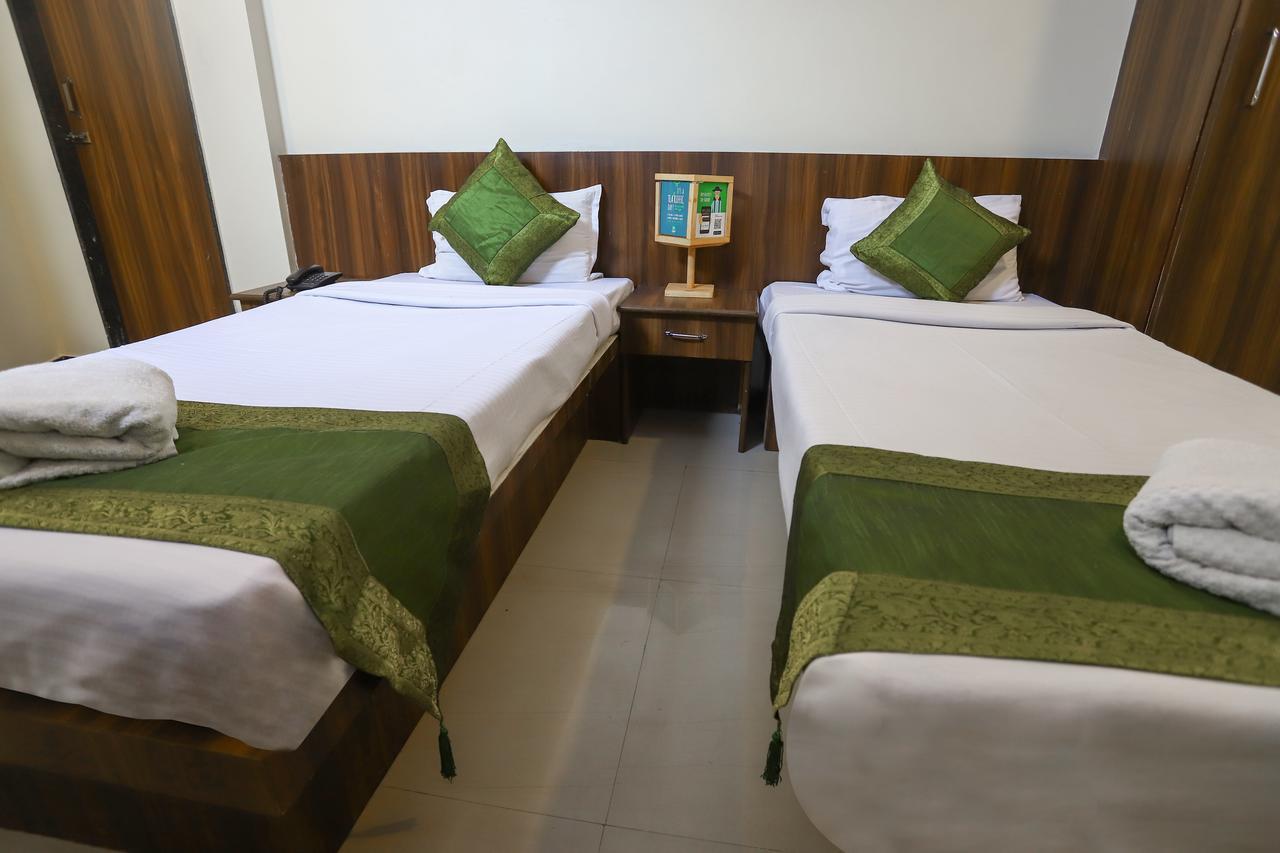 Hotel Ashoka Palace Ujjain Bagian luar foto