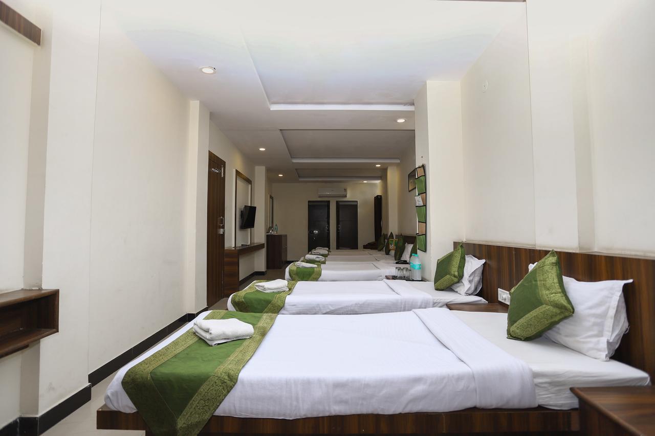 Hotel Ashoka Palace Ujjain Bagian luar foto