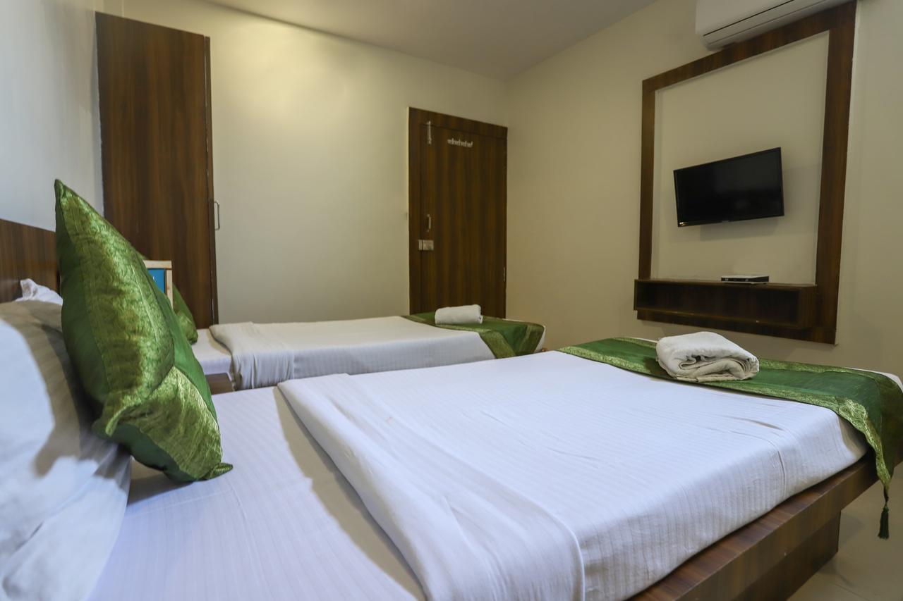 Hotel Ashoka Palace Ujjain Bagian luar foto