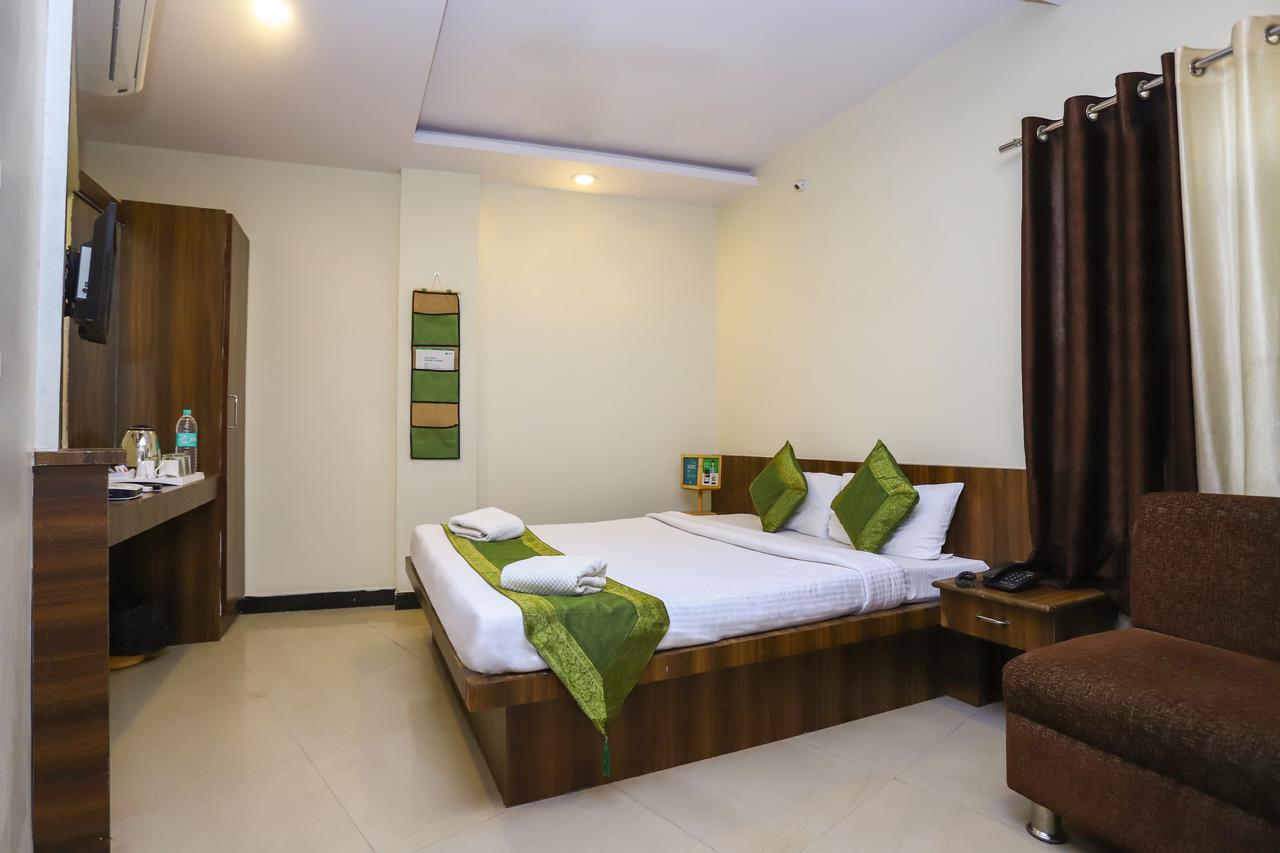 Hotel Ashoka Palace Ujjain Bagian luar foto