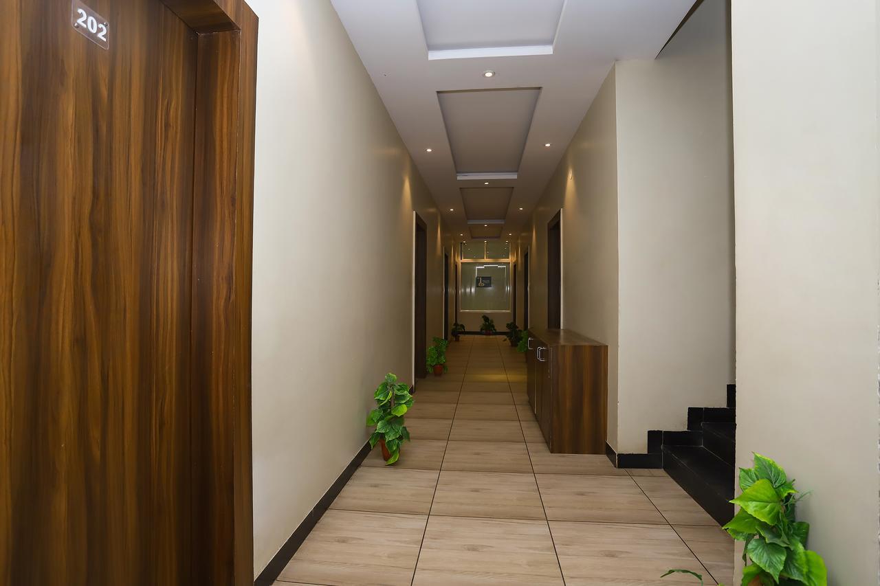 Hotel Ashoka Palace Ujjain Bagian luar foto