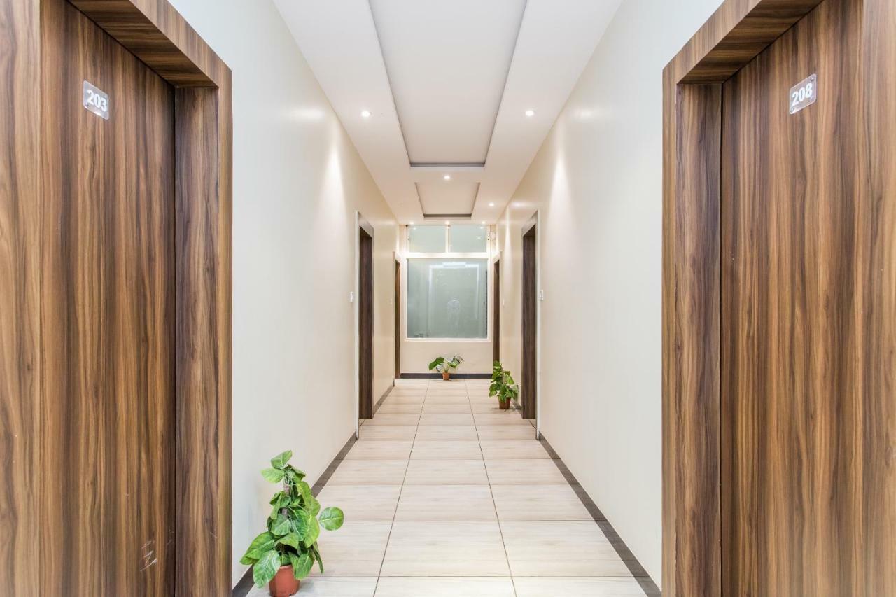 Hotel Ashoka Palace Ujjain Bagian luar foto